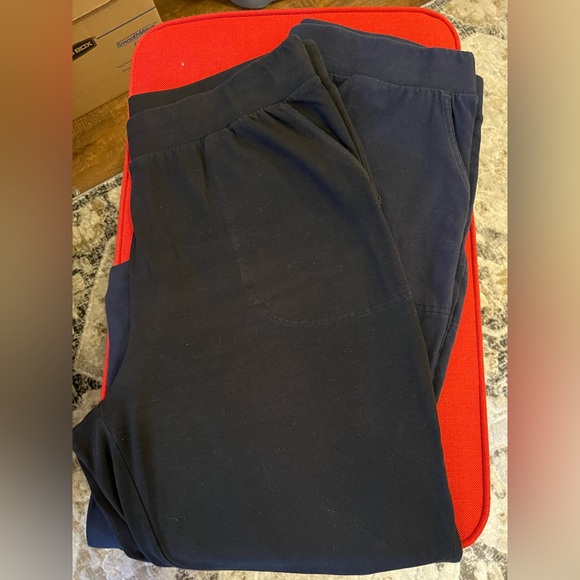 croft & barrow Pants - 2 Pair Croft & Barrow Capri/Crop Knit Pull On Pants - Black & Navy